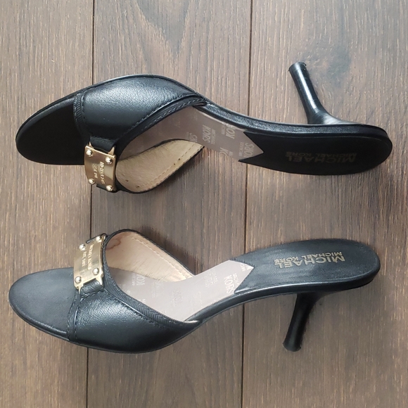 Michael Michael Kors Kitten Heel Leather Slip on. - Picture 5 of 10